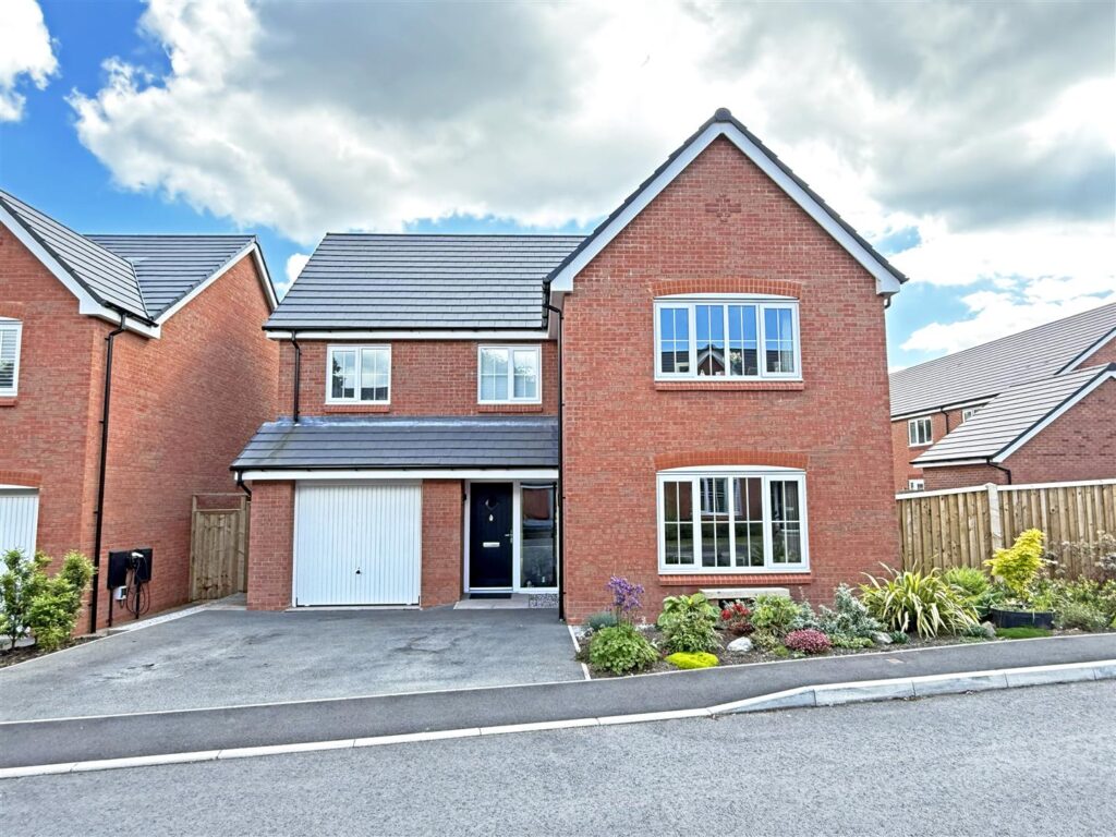 Wood Close, Copthorne, Shrewsbury