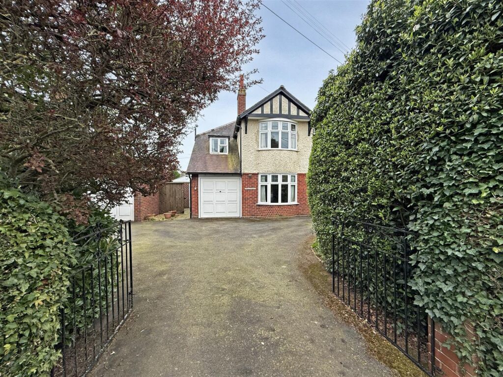 Lyth Hill Road, Bayston Hill, Shrewsbury