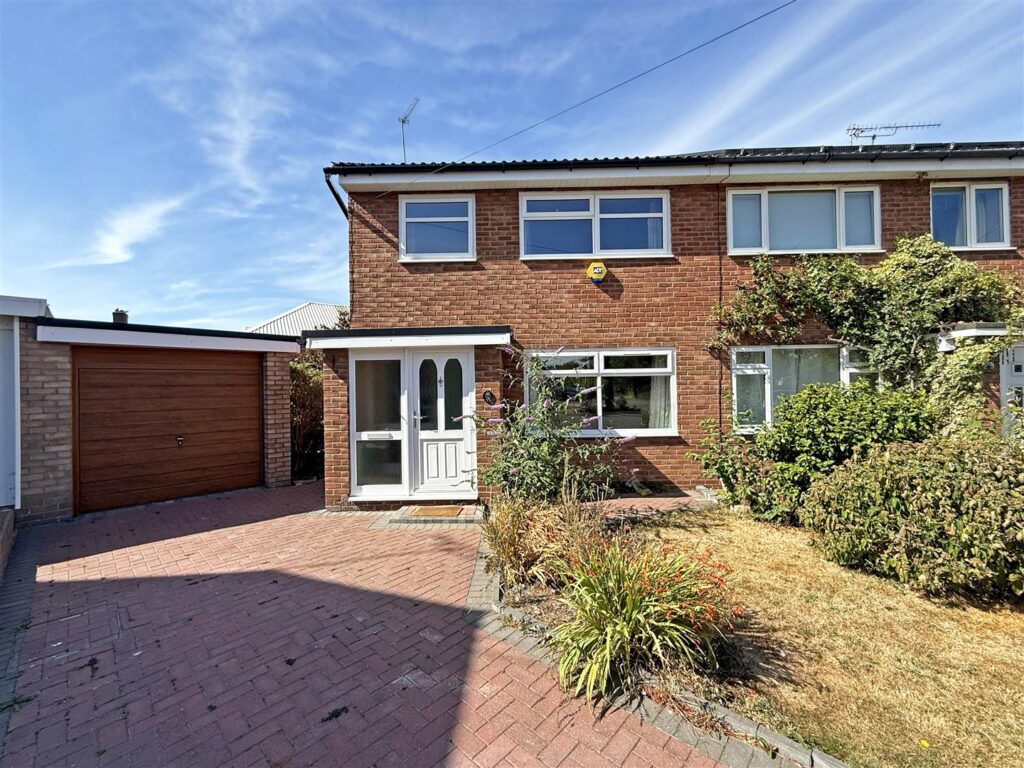 Woodhall Close, Castlefields, Shrewsbury